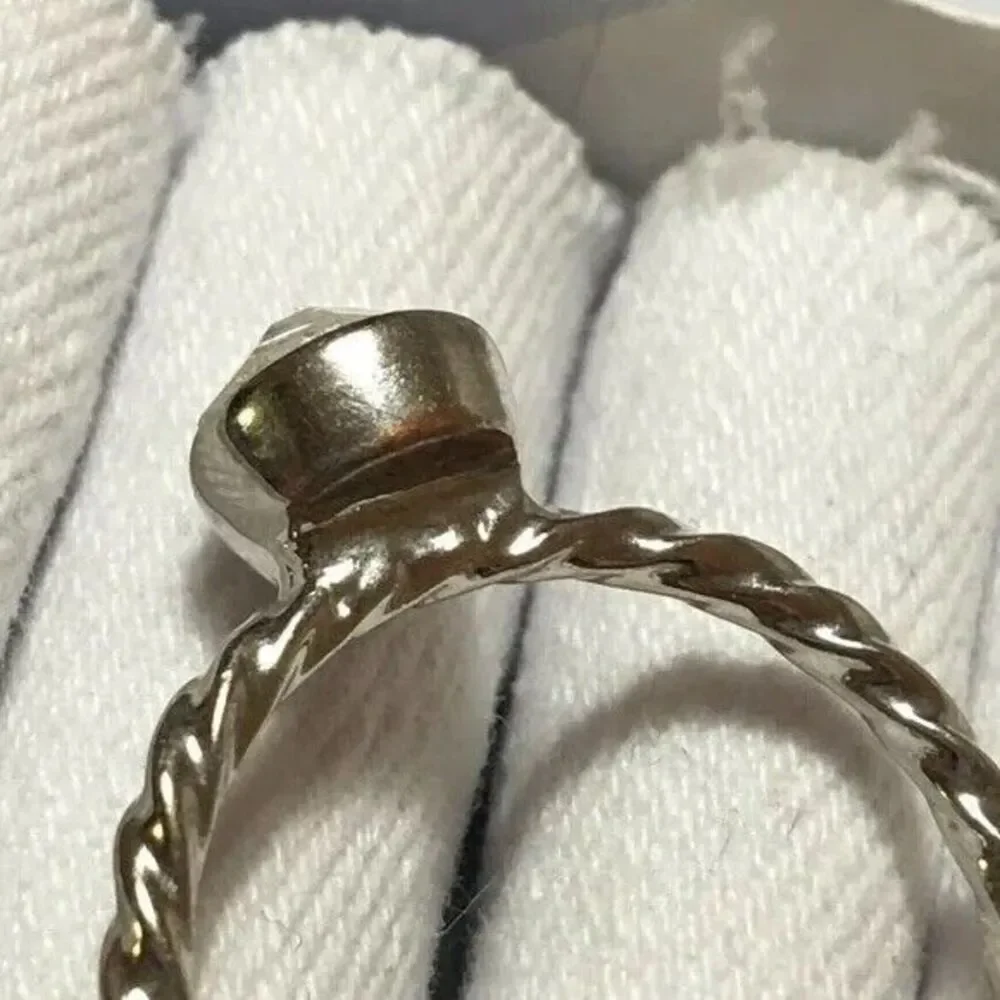 N/A twisted band